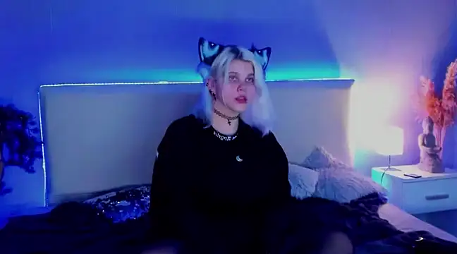 JoannLowe online show from March 11, 2025, 2:32 am