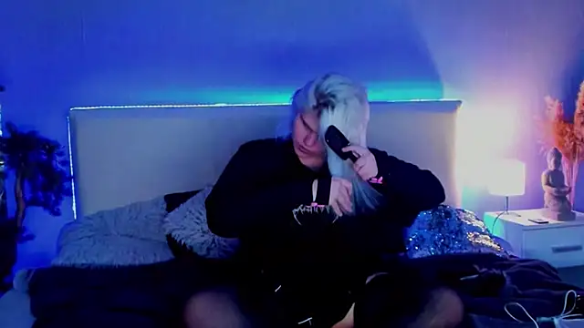 JoannLowe online show from March 18, 2025, 2:51 am