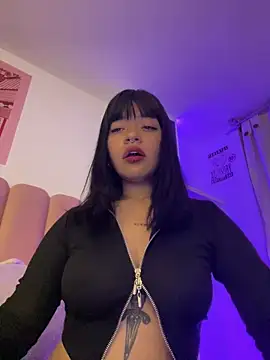 Snapshot of Ashley_Chriss chatting on September 28, 2025, 11:23 pm Ashley Chriss online show from September 28, 2025, 11:23 pm