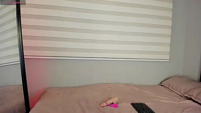 Catyloves online show from September 18, 2025, 10:35 pm