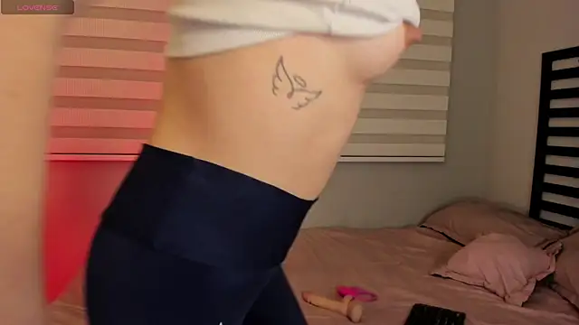 Catyloves online show from September 17, 2025, 11:40 pm