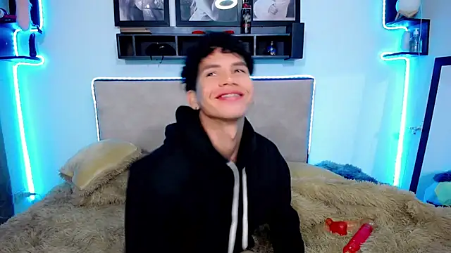 Tayson Rivers online show from December 5, 2024, 9:33 am