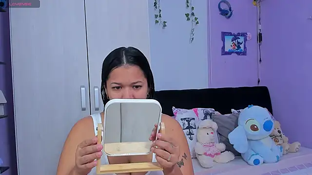 Snapshot of sara_mendez2 chatting on September 19, 2025, 12:03 am sara mendez2 online show from September 19, 2025, 12:03 am