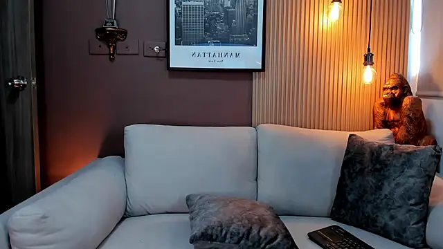 ApoloMakris online show from October 5, 2025, 8:21 pm