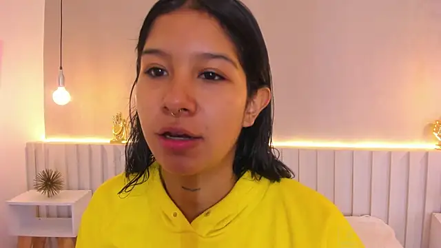 Snapshot of Aida_moreno chatting on March 7, 2025, 11:29 am Aida moreno online show from March 7, 2025, 11:29 am