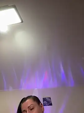 Evelinia online show from December 17, 2025, 4:34 pm