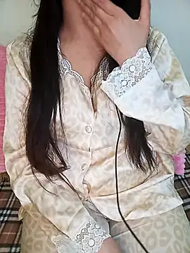 Snapshot of Liyan- chatting on March 3, 2025, 10:10 pm Liyan- online show from March 3, 2025, 10:10 pm