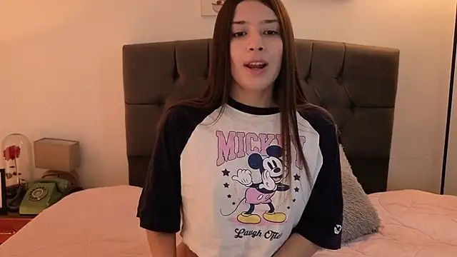 Snapshot of Emma_Lombardi chatting on April 24, 2026, 1:24 pm Emma Lombardi online show from April 24, 2026, 1:24 pm