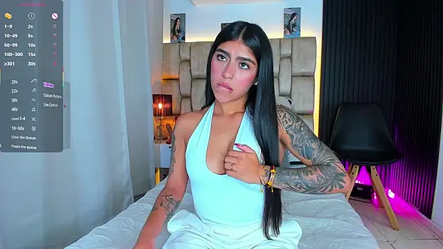 little sophie18 online show from April 19, 2026, 7:38 pm