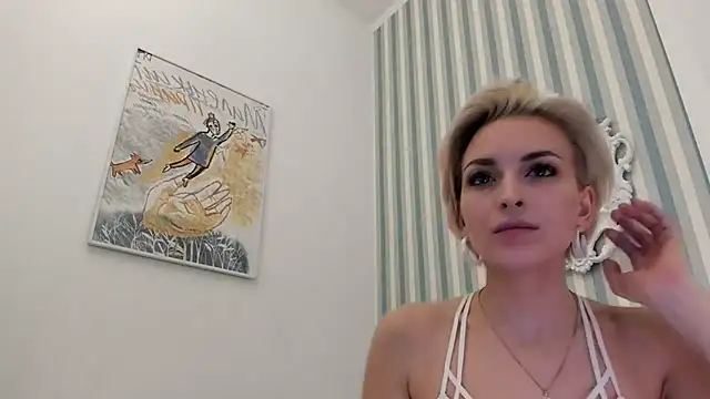 SakuFox online show from March 18, 2025, 10:15 pm