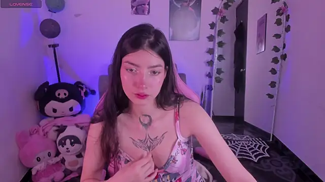 Snapshot of cami_mila9 chatting on November 6, 2025, 9:52 pm cami mila9 online show from November 6, 2025, 9:52 pm