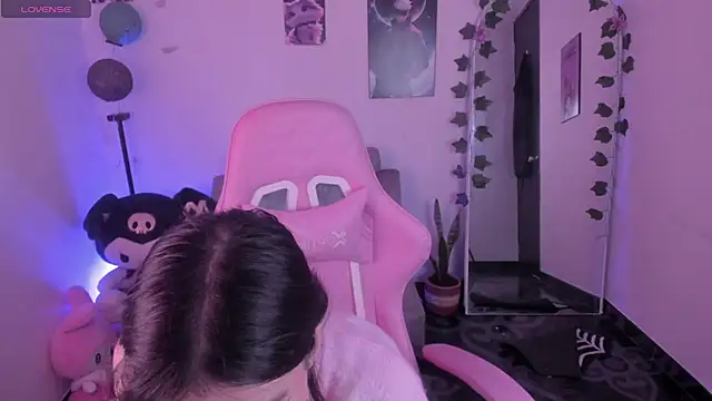 Snapshot of cami_mila9 chatting on November 14, 2025, 7:39 pm cami mila9 online show from November 14, 2025, 7:39 pm