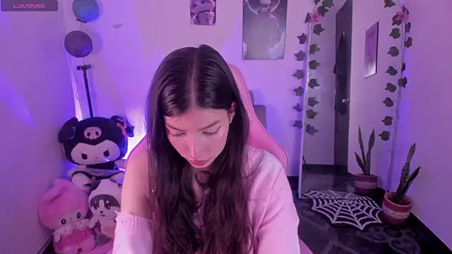 Snapshot of cami_mila9 chatting on October 18, 2025, 10:45 pm cami mila9 online show from October 18, 2025, 10:45 pm