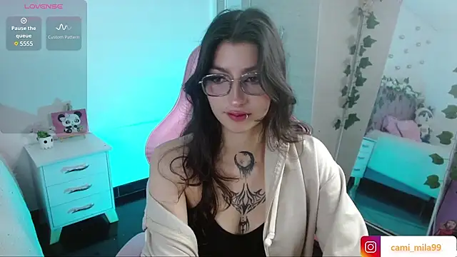 Snapshot of cami_mila9 chatting on January 8, 2025, 4:02 am cami mila9 online show from January 8, 2025, 4:02 am