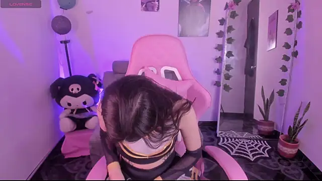 Snapshot of cami_mila9 chatting on October 15, 2025, 8:06 pm cami mila9 online show from October 15, 2025, 8:06 pm