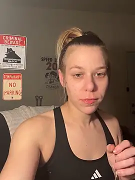 Snapshot of shesexplicit chatting on February 3, 2026, 9:42 pm shesexplicit online show from February 3, 2026, 9:42 pm