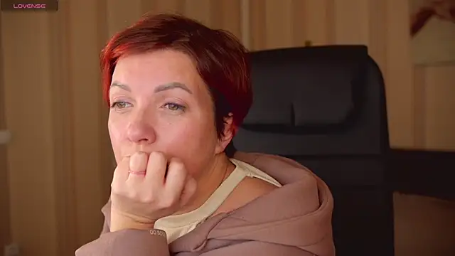 Snapshot of Katherine_Fox chatting on February 12, 2025, 8:40 pm Katherine Fox online show from February 12, 2025, 8:40 pm