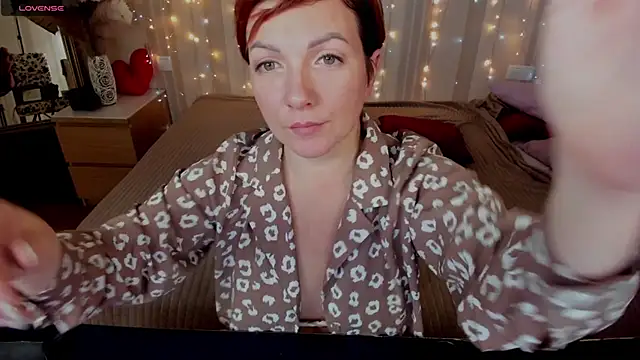 Snapshot of Katherine_Fox chatting on February 4, 2025, 3:47 pm Katherine Fox online show from February 4, 2025, 3:47 pm