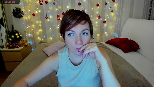 Snapshot of Katherine_Fox chatting on December 18, 2024, 7:15 am Katherine Fox online show from December 18, 2024, 7:15 am