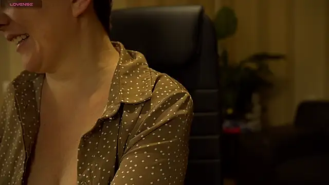 Snapshot of Katherine_Fox chatting on December 28, 2024, 12:35 pm Katherine Fox online show from December 28, 2024, 12:35 pm