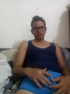 Snapshot of manuelmen211 chatting on September 15, 2025, 2:23 am manuelmen211 online show from September 15, 2025, 2:23 am