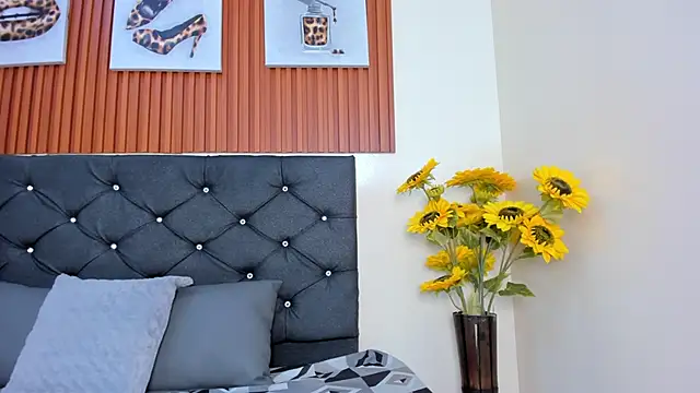 Zoe pss online show from October 30, 2025, 7:22 pm