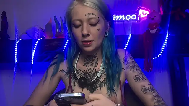 coyemoo online show from March 20, 2025, 3:14 pm