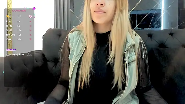 EvaaLovia1 online show from September 10, 2025, 1:43 pm