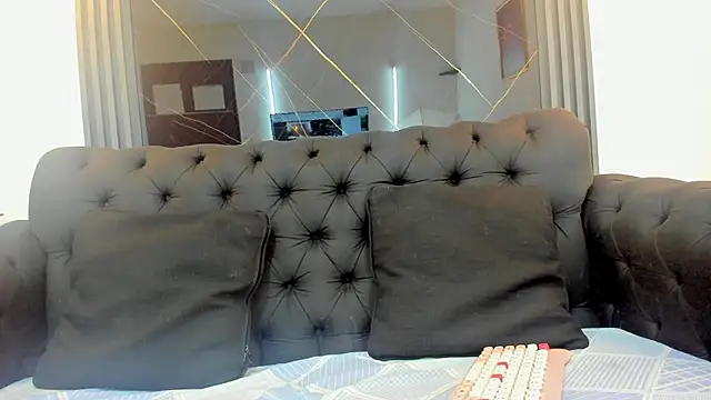 EvaaLovia1 online show from September 29, 2025, 1:28 pm