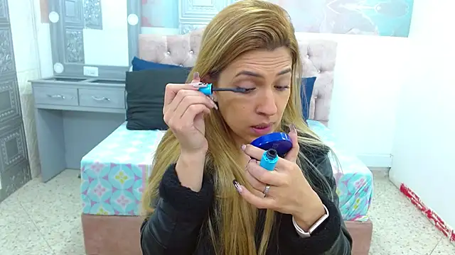 EvaaLovia1 online show from March 21, 2025, 1:12 pm