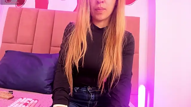 EvaaLovia1 online show from October 18, 2025, 2:41 pm