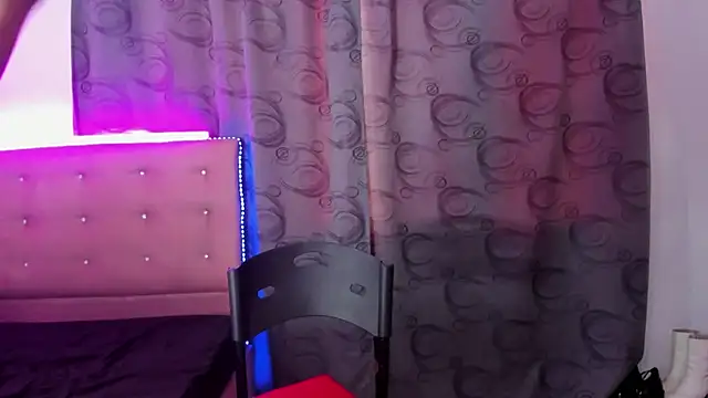 Snapshot of khandyzBlum chatting on December 19, 2025, 8:11 pm khandyzBlum online show from December 19, 2025, 8:11 pm