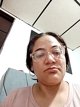 Snapshot of skarleth001 chatting on September 21, 2025, 4:39 am skarleth001 online show from September 21, 2025, 4:39 am