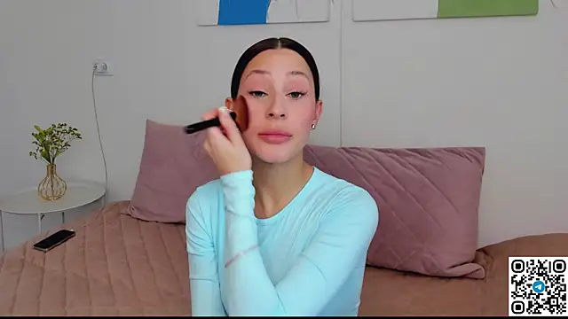 SelenaRousey online show from April 2, 2026, 10:11 am