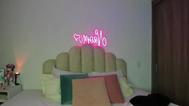 Snapshot of NaomiAsha chatting on February 20, 2026, 8:22 pm NaomiAsha online show from February 20, 2026, 8:22 pm