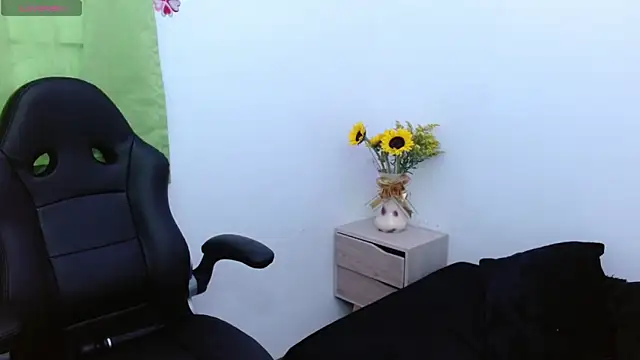 AlexandraJones  online show from October 20, 2025, 9:37 pm