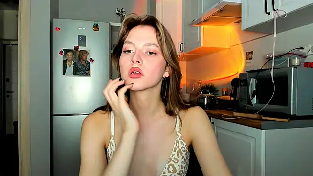 Niky  Jess online show from February 26, 2025, 5:21 pm