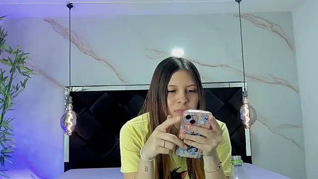 Snapshot of AngelaaCute_ chatting on September 15, 2025, 12:16 pm AngelaaCute online show from September 15, 2025, 12:16 pm