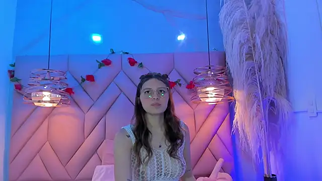 Snapshot of AngelaaCute_ chatting on February 19, 2025, 3:49 pm AngelaaCute online show from February 19, 2025, 3:49 pm