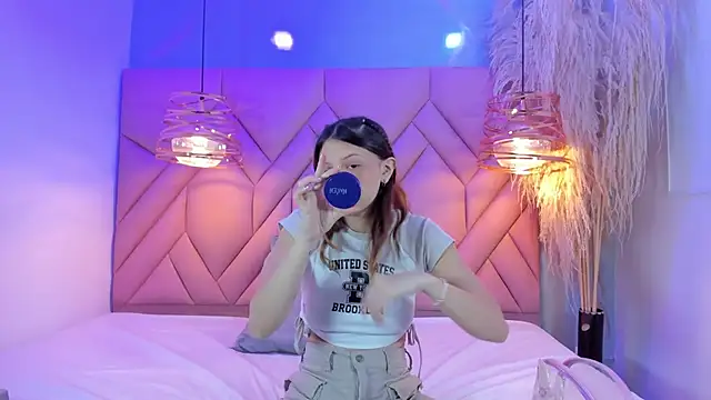 Snapshot of AngelaaCute_ chatting on March 21, 2025, 12:06 pm AngelaaCute online show from March 21, 2025, 12:06 pm