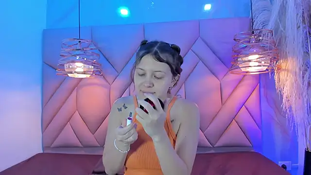 Snapshot of AngelaaCute_ chatting on February 28, 2025, 12:31 pm AngelaaCute online show from February 28, 2025, 12:31 pm