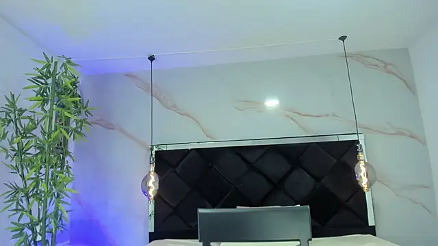 Snapshot of AngelaaCute_ chatting on October 9, 2025, 12:28 pm AngelaaCute online show from October 9, 2025, 12:28 pm