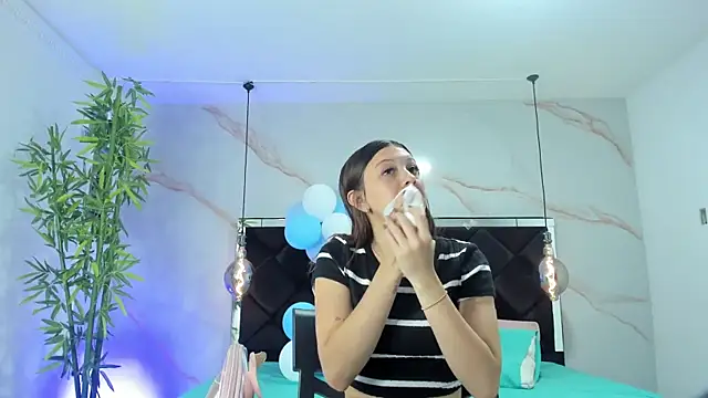 Snapshot of AngelaaCute_ chatting on October 1, 2025, 12:09 pm AngelaaCute online show from October 1, 2025, 12:09 pm