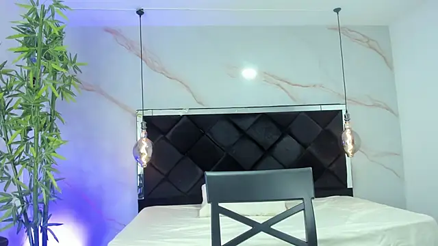 Snapshot of AngelaaCute_ chatting on October 7, 2025, 12:17 pm AngelaaCute online show from October 7, 2025, 12:17 pm