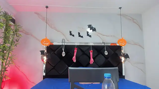 Snapshot of AngelaaCute_ chatting on October 23, 2025, 12:15 pm AngelaaCute online show from October 23, 2025, 12:15 pm