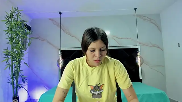 Snapshot of AngelaaCute_ chatting on September 10, 2025, 12:04 pm AngelaaCute online show from September 10, 2025, 12:04 pm