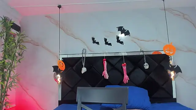 Snapshot of AngelaaCute_ chatting on October 25, 2025, 12:28 pm AngelaaCute online show from October 25, 2025, 12:28 pm