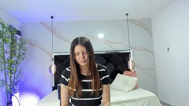 Snapshot of AngelaaCute_ chatting on November 15, 2025, 12:31 pm AngelaaCute online show from November 15, 2025, 12:31 pm