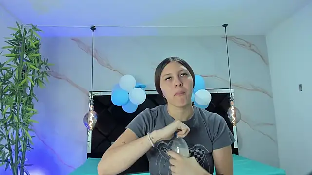 Snapshot of AngelaaCute_ chatting on September 29, 2025, 12:11 pm AngelaaCute online show from September 29, 2025, 12:11 pm