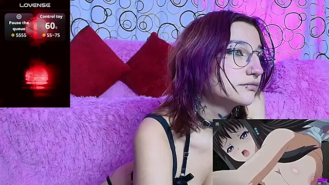 Snapshot of SukiFuyu_ chatting on November 12, 2025, 9:18 pm SukiFuyu online show from November 12, 2025, 9:18 pm